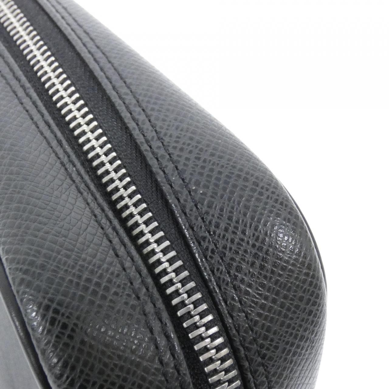 ルイヴィトン タイガ カルガ M30812 セカンドバッグ