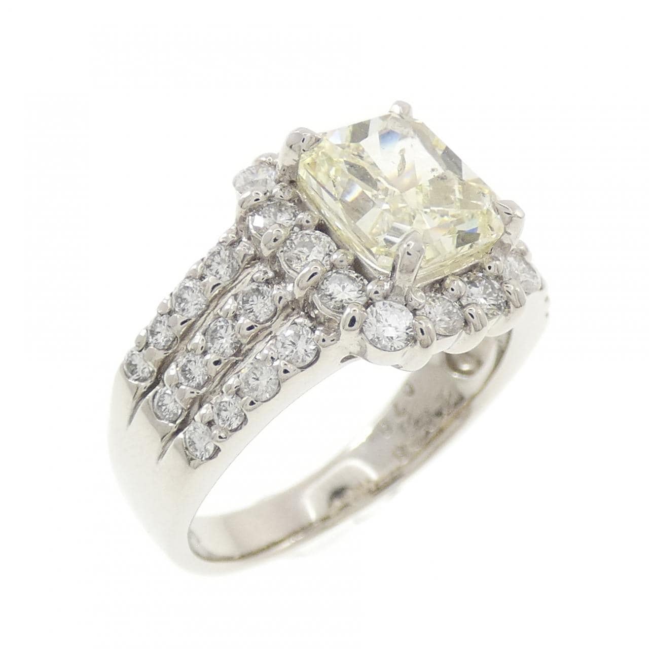 PT900 ダイヤモンド リング 2.028CT LY I1 ファンシーカット