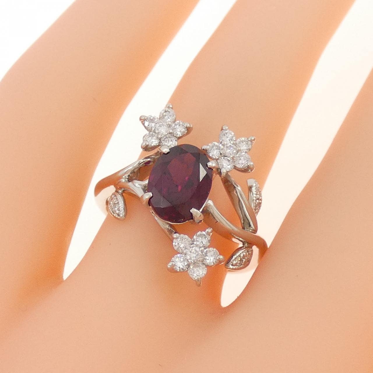 PT900 フラワー ガーネット リング 1.65CT