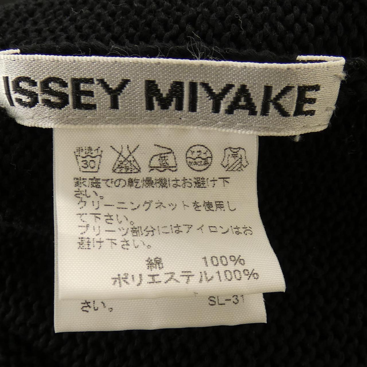 イッセイミヤケ ISSEY MIYAKE IM22KJ902 トップス