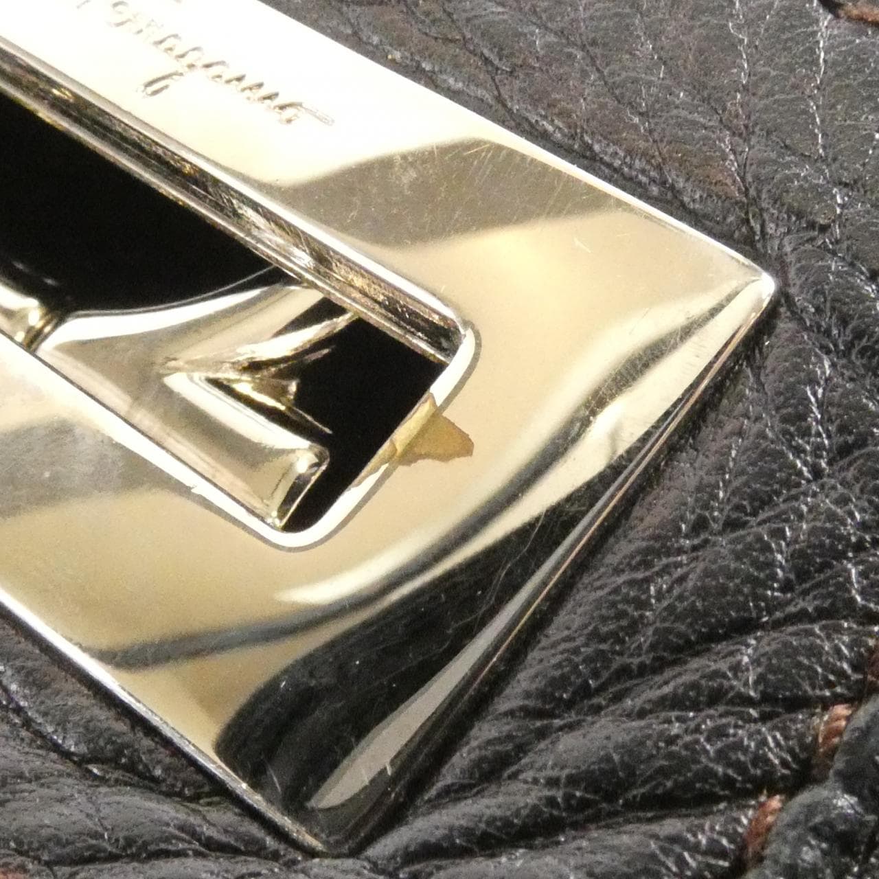 サルヴァトーレフェラガモ 21 6877 ショルダーバッグ