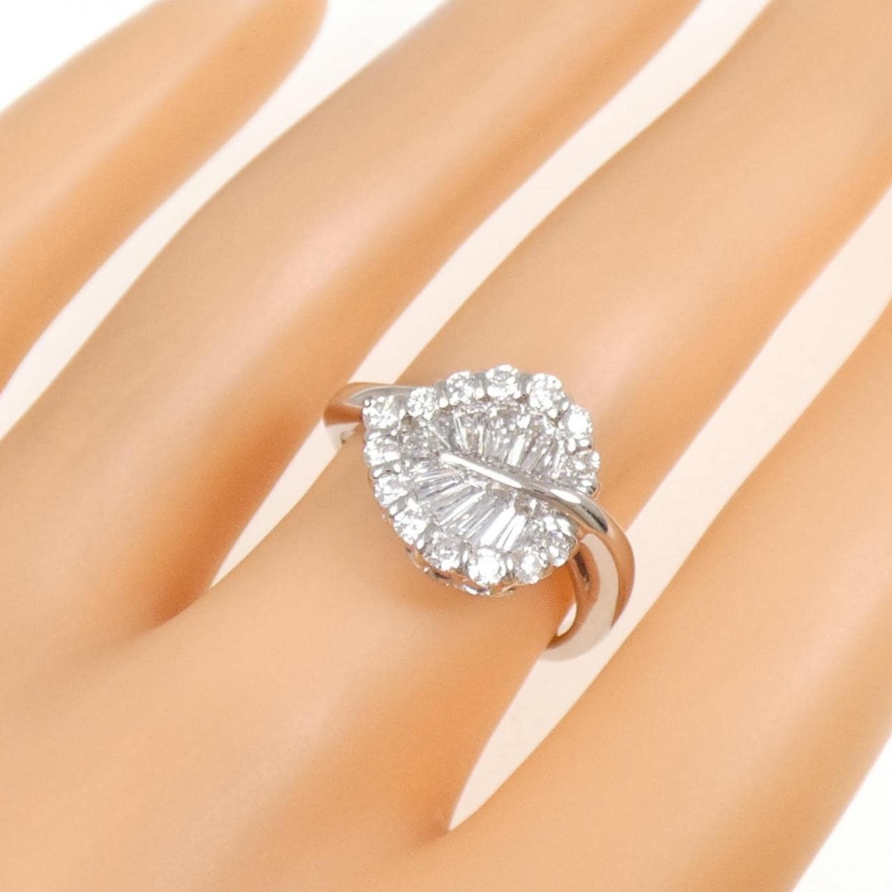 750WG リーフ ダイヤモンド リング 1.02CT