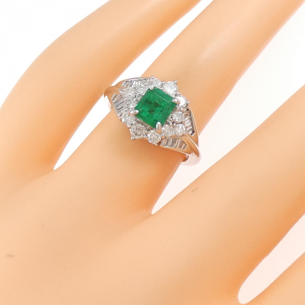 PT900 エメラルド リング 0.92CT