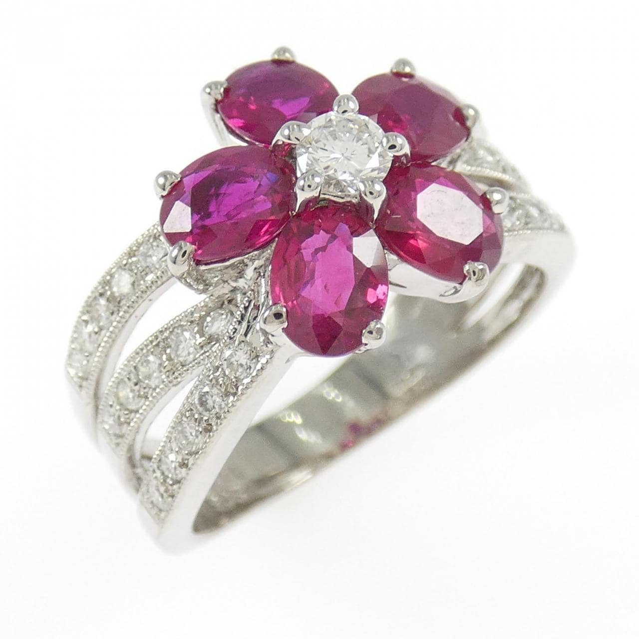 K18WG フラワー ルビー リング 2.05CT