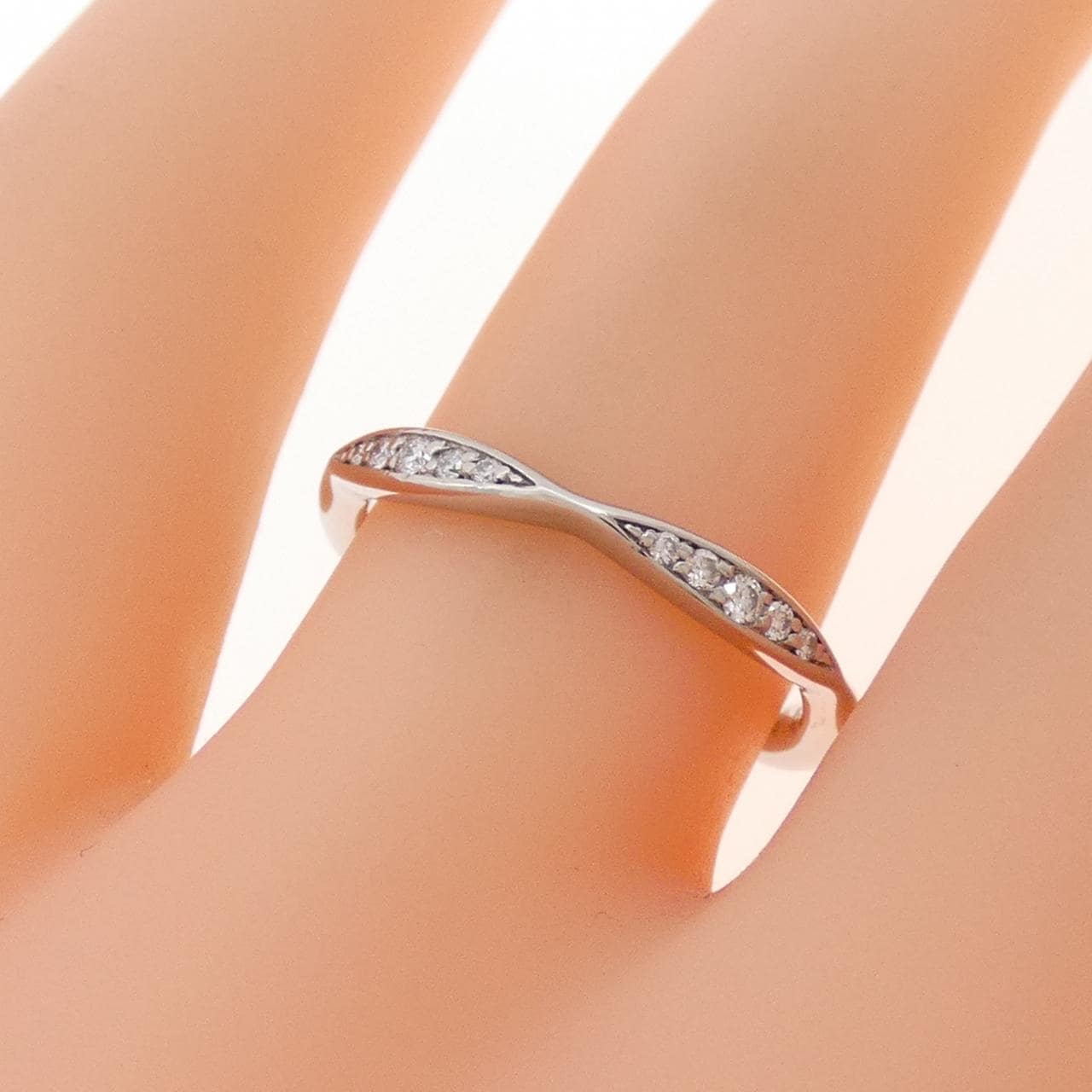 シャネル カメリア ハーフエタニティ リング