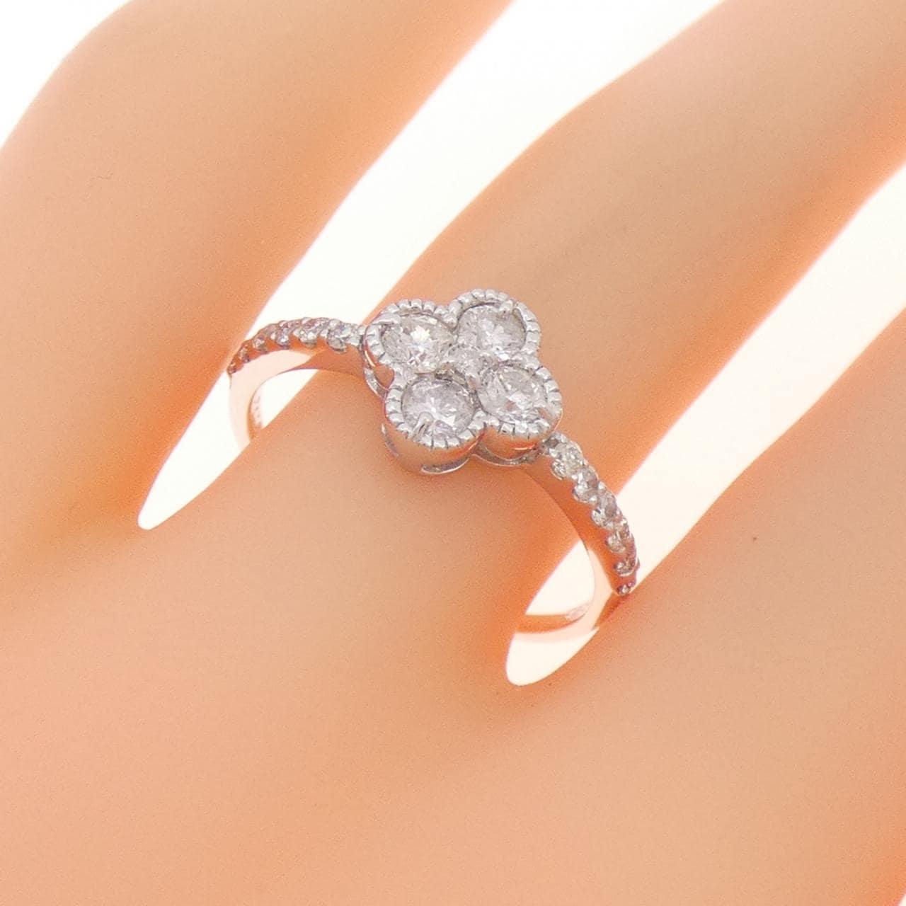 K18WG フラワー ダイヤモンド リング 0.50CT