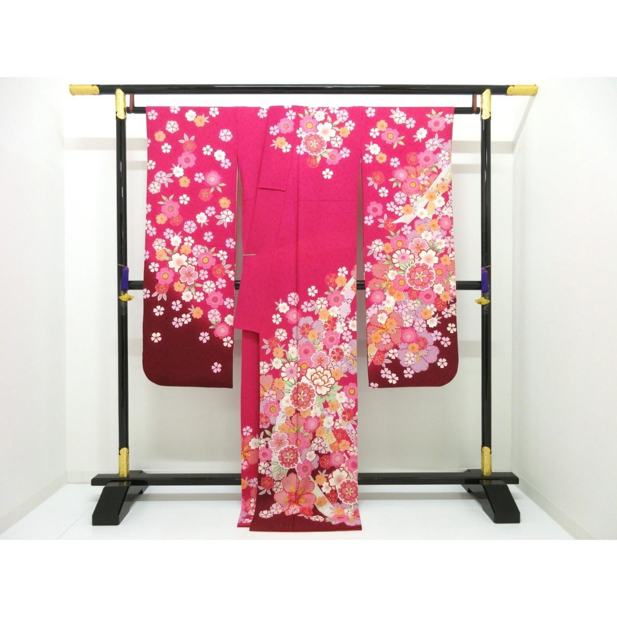 振袖　銀通し刺繍入り　友禅金彩加工