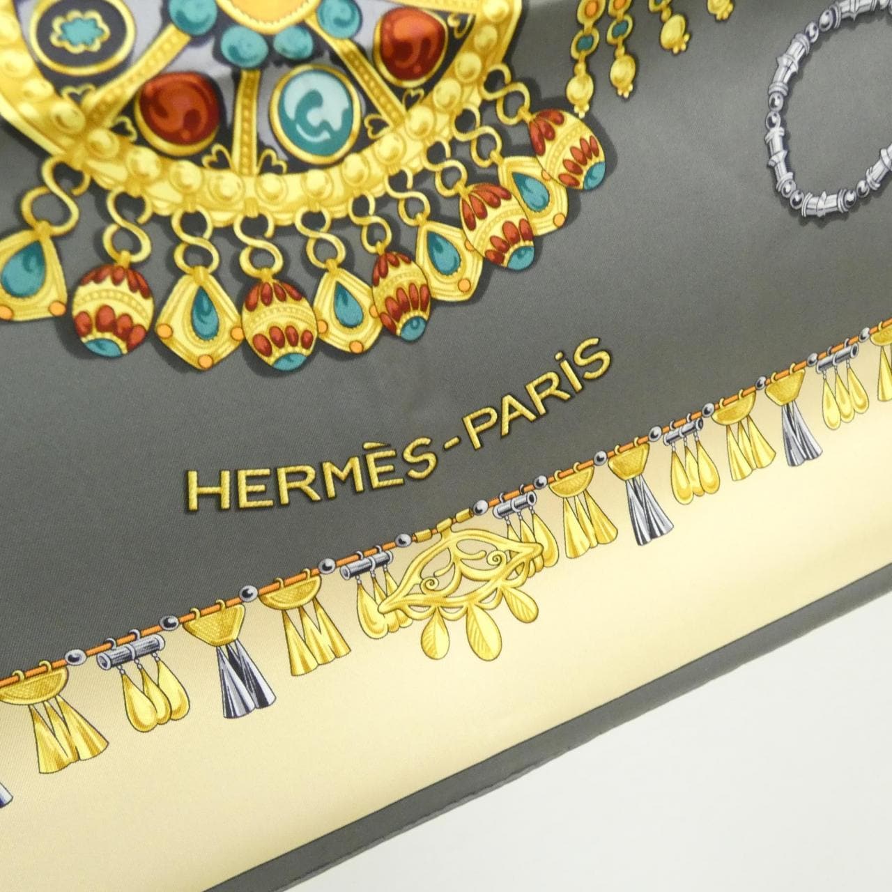 エルメス PARURES DES SABLES カレ スカーフ