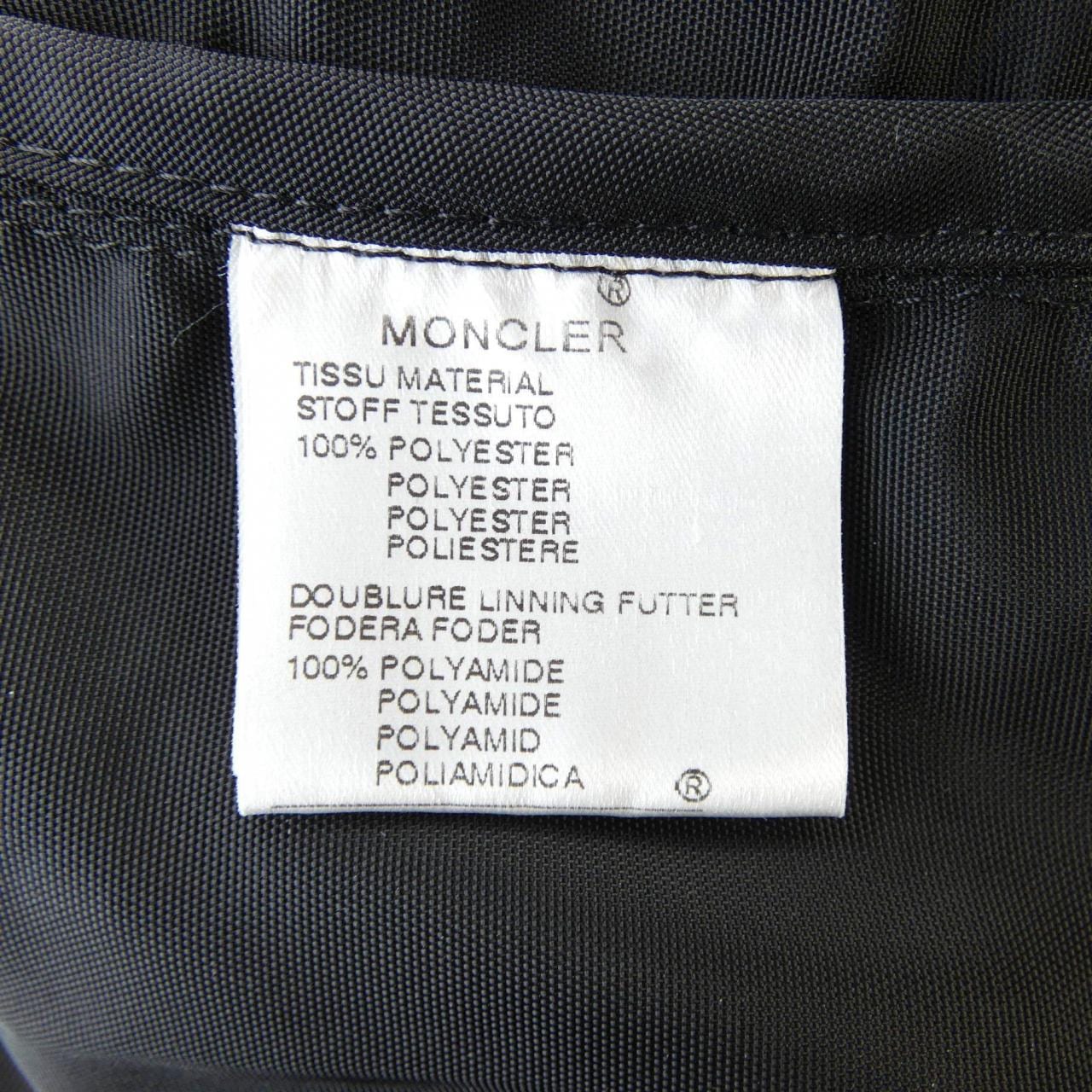 MONCLER MONCLER 40119/50 胸紅鞋