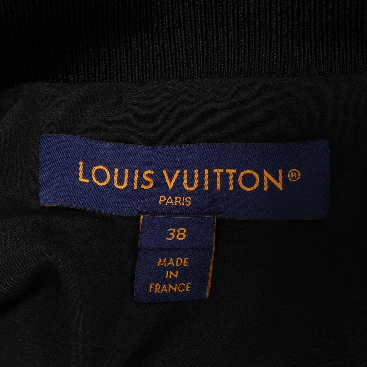 ルイヴィトン LOUIS VUITTON エンボスモノグラム FMJA26D97 ブルゾン