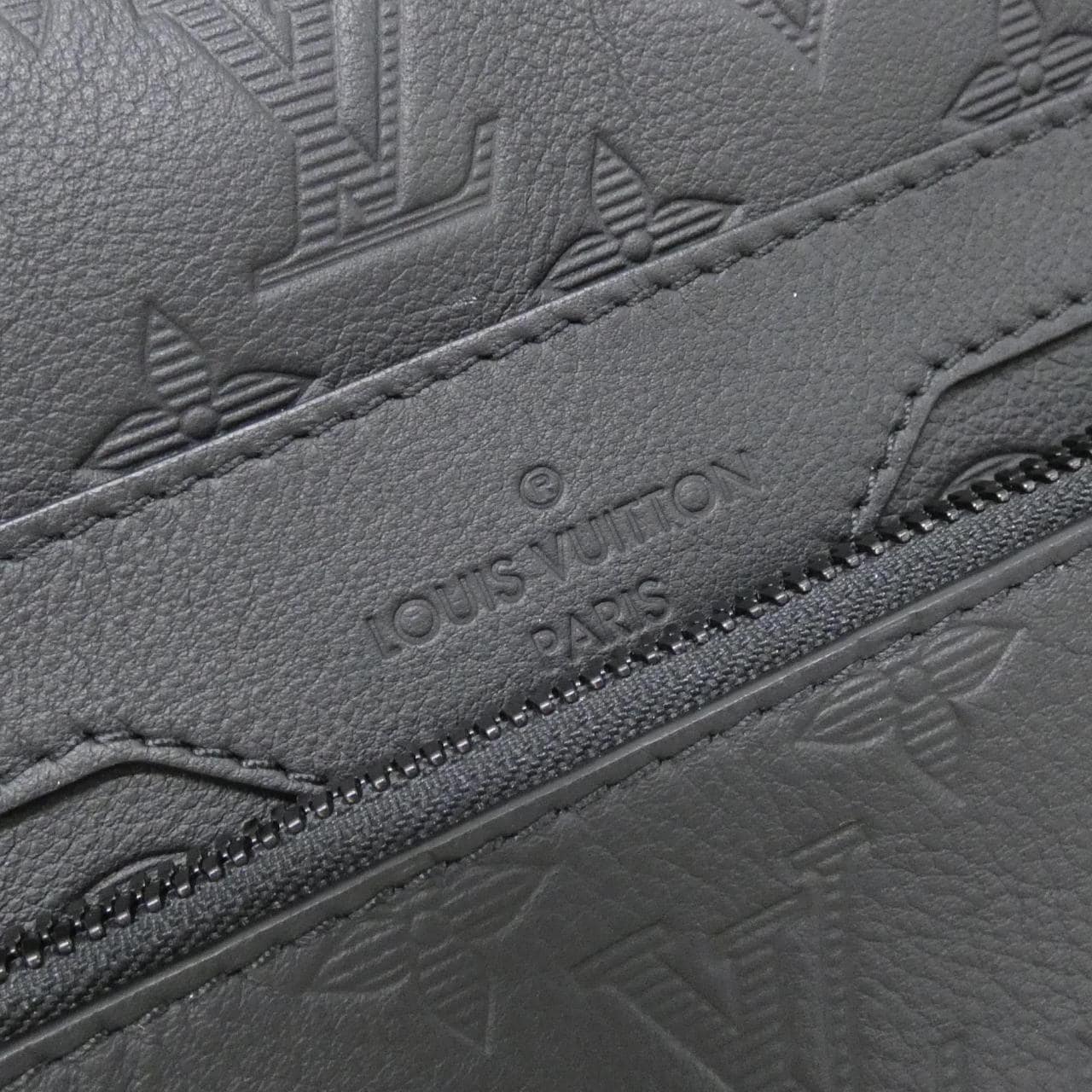 ルイヴィトン モノグラム シャドウ トリオ メッセンジャー M46602 ショルダーバッグ