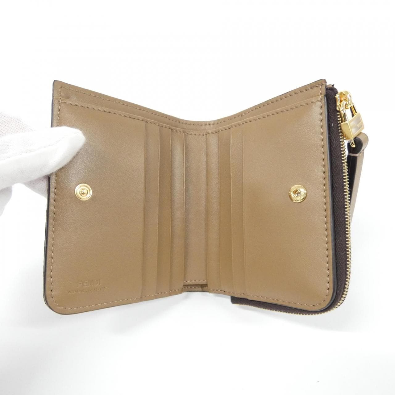 【新品】フェンディ 8M0519 A98P 財布
