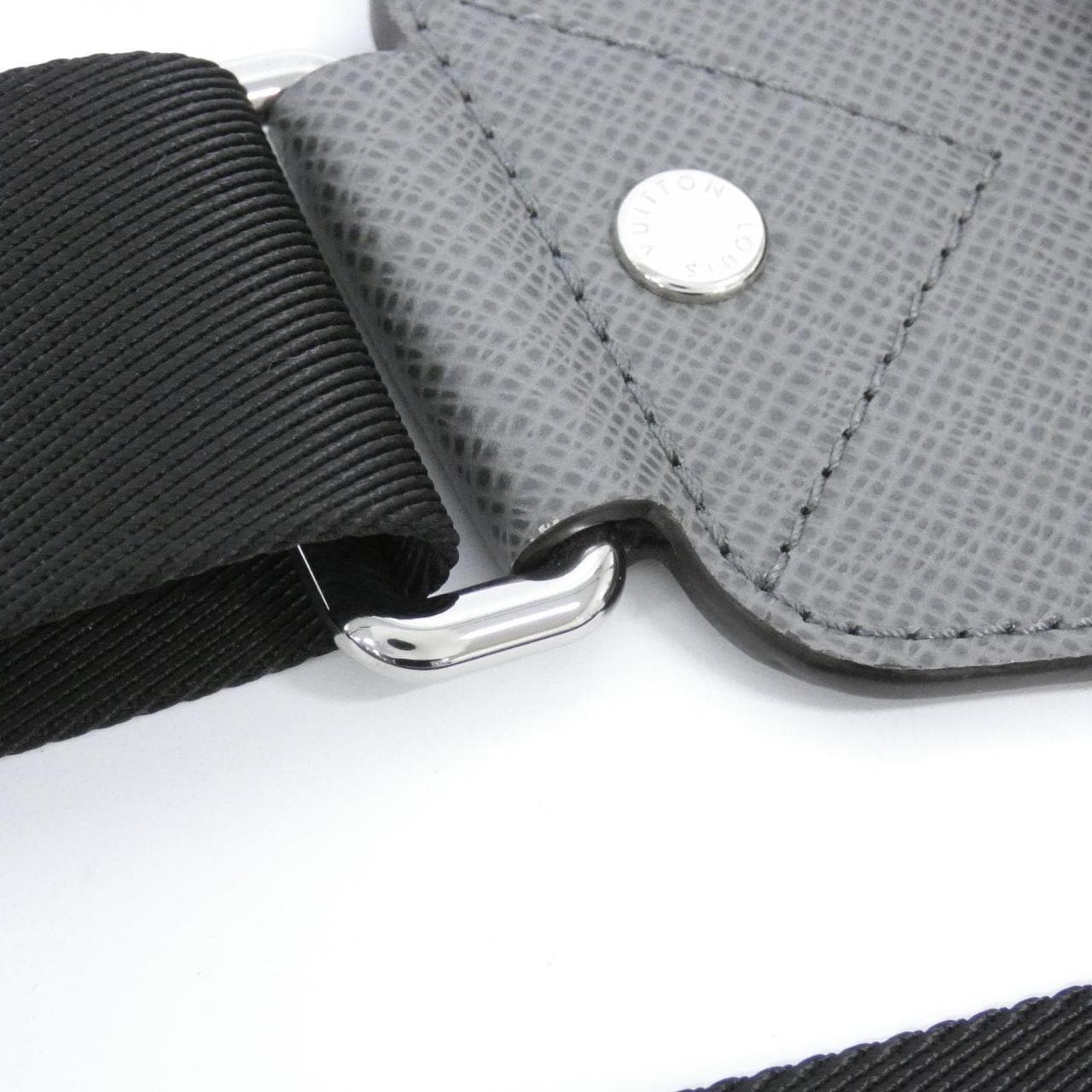 ルイヴィトン タイガ アヴェニュー スリングバッグ M30801 ショルダーバッグ