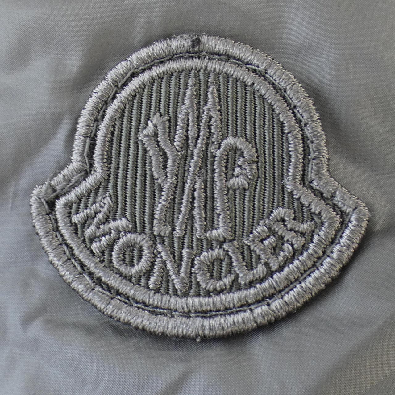 モンクレール MONCLER ダウンジャケット