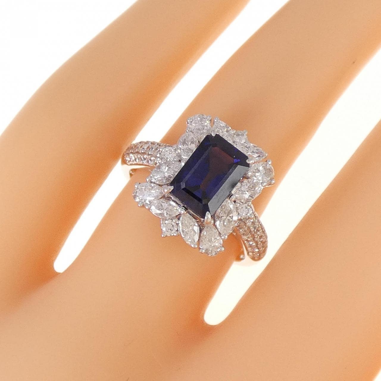 K18WG Sapphire Ring 1.92CT Madagascar