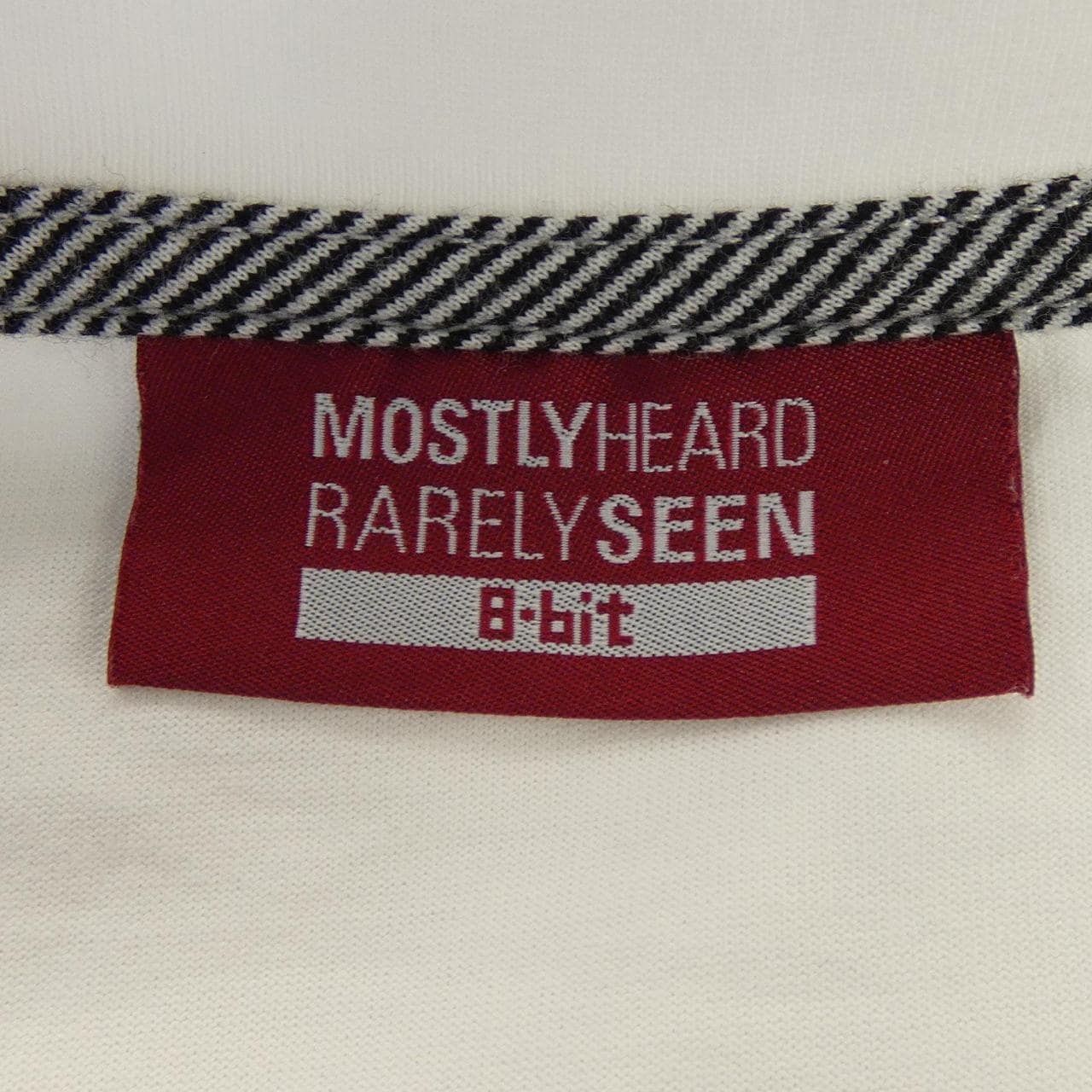 MonstlyHeardRarely Tシャツ