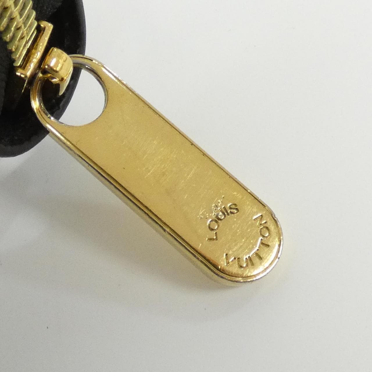 ルイヴィトン エピ ジッピー ウォレット M68755 財布