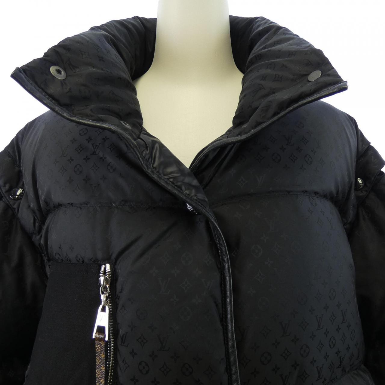 ルイヴィトン LOUIS VUITTON モノグラムスラップスリーブオーバーサイズ FJOW09VUM ダウンコート