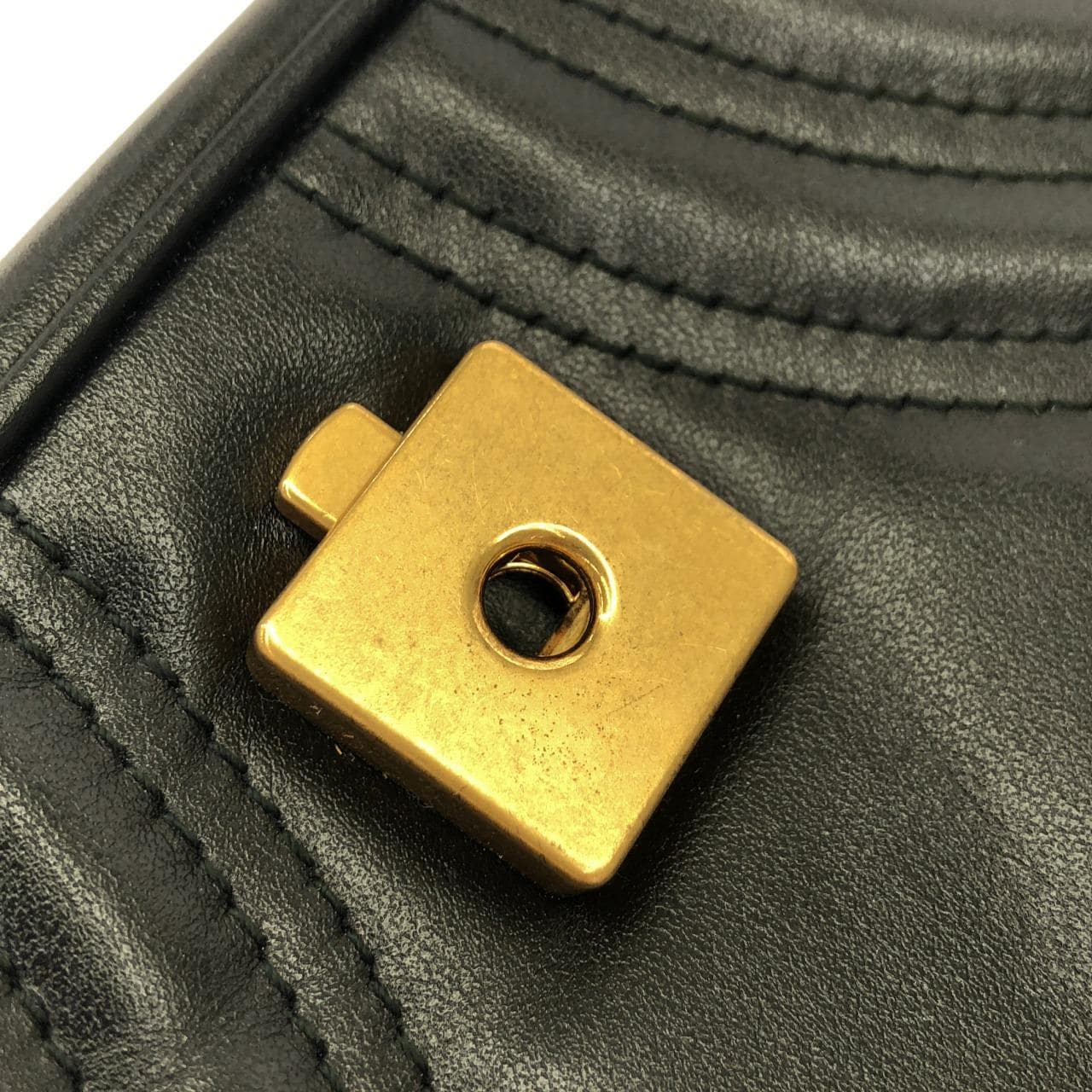 グッチ GG MARMONT 446744 DTD1T ショルダーバッグ