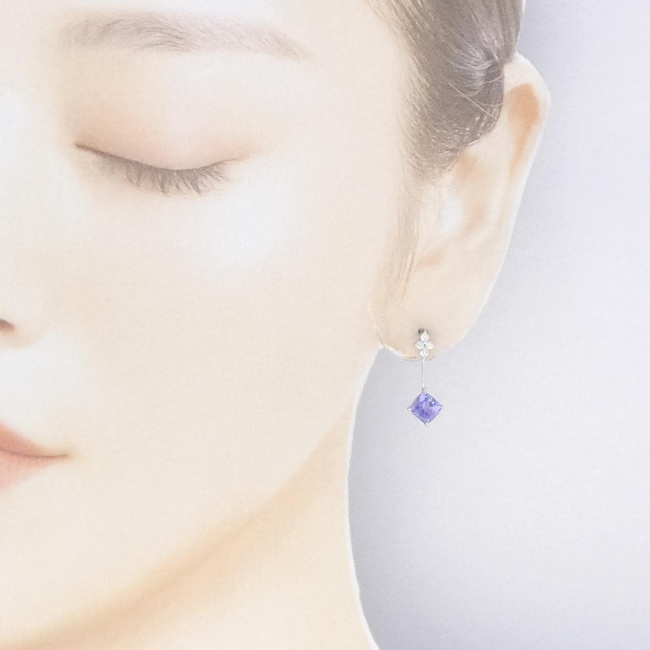 K18WG タンザナイト ピアス 2.22CT