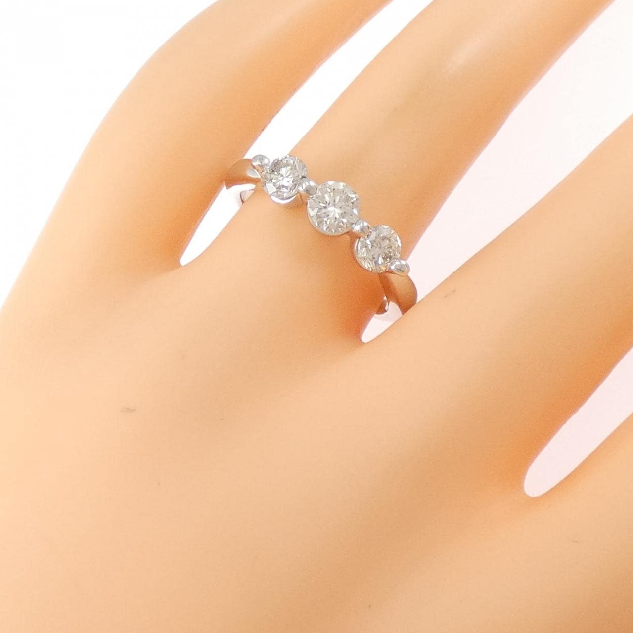 K18WG スリーストーン ダイヤモンド リング 1.00CT