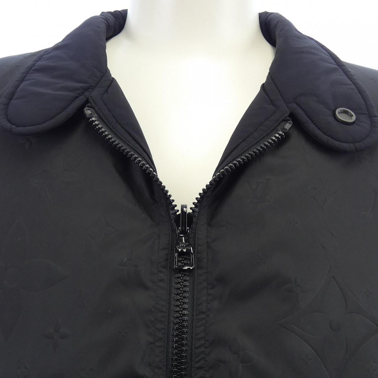 ルイヴィトン LOUIS VUITTON リバーシブルモノグラム HKB45EZCN ダウンジャケット