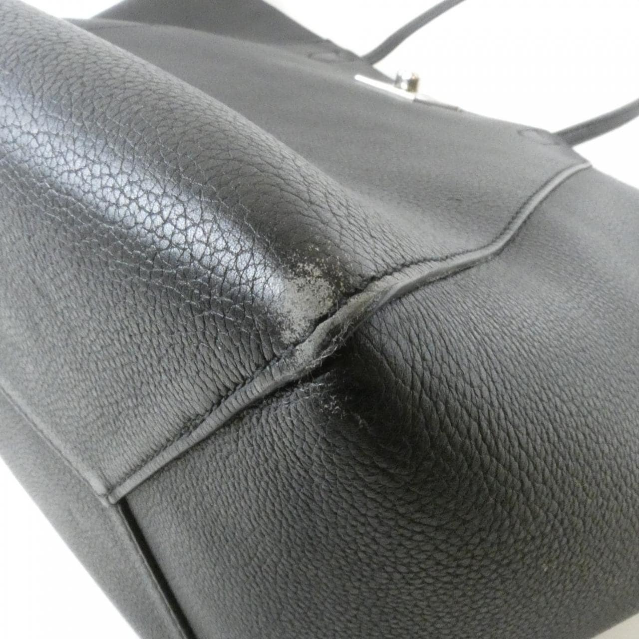 ルイヴィトン トリヨン ロックミー カバ M42291 バッグ