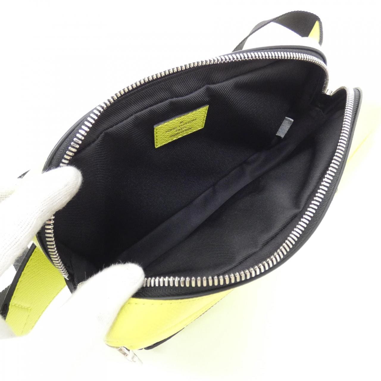 ルイヴィトン タイガ ラマ バムバッグ アウトドア M30251 ショルダーバッグ