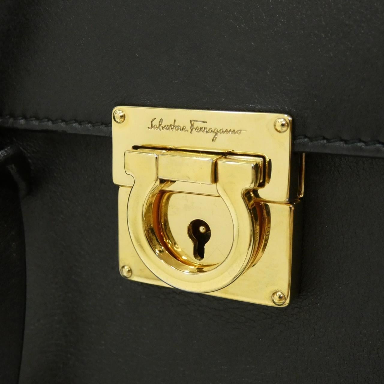 サルヴァトーレフェラガモ 21 F827 バッグ