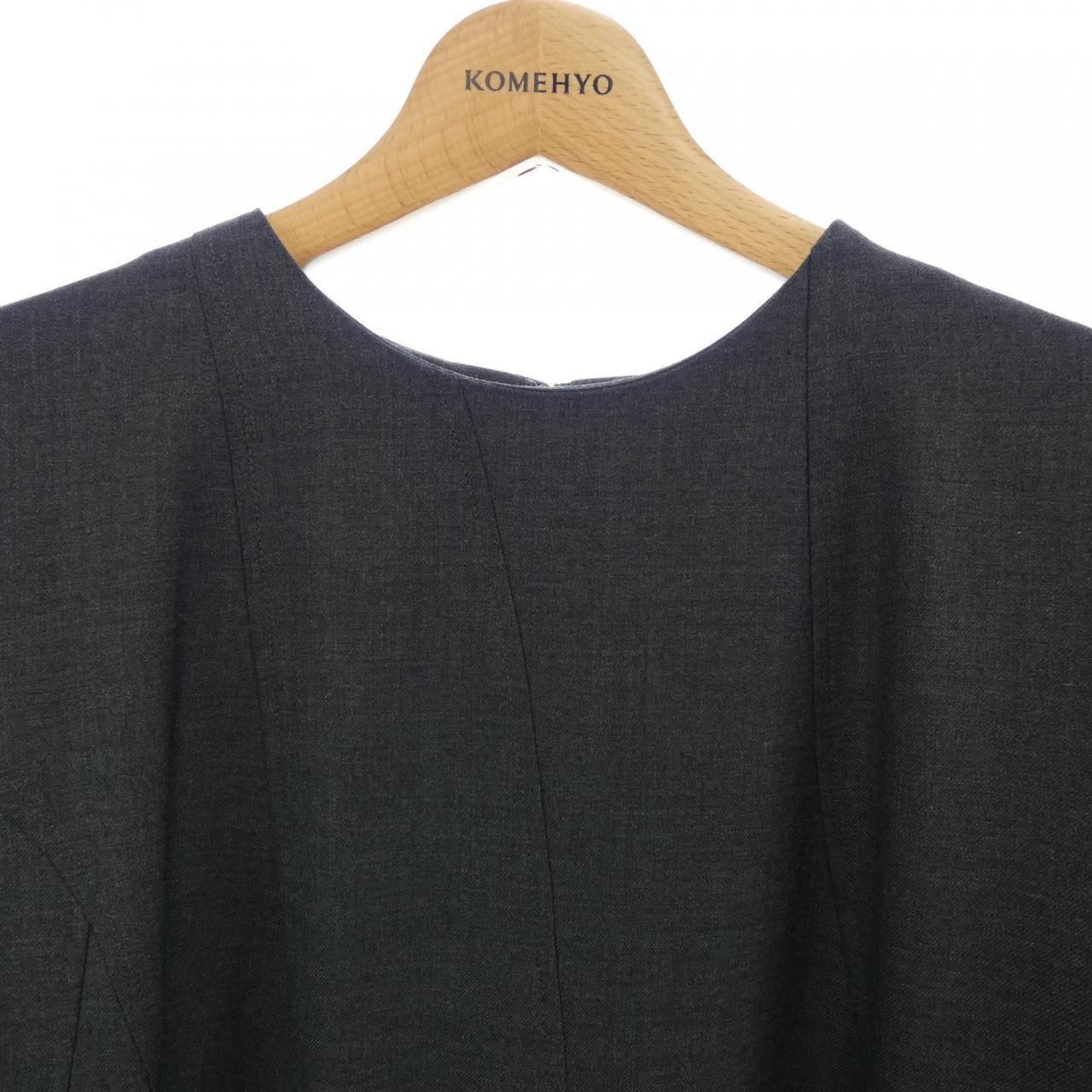 アール R ワンピース