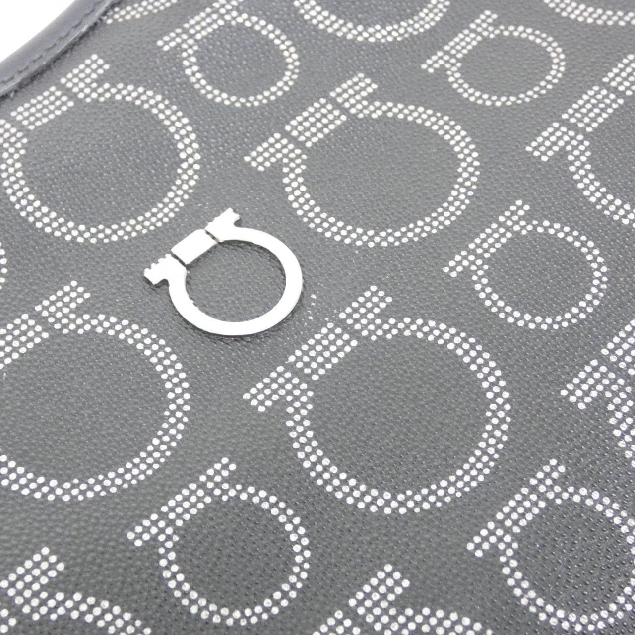 サルヴァトーレフェラガモ 21 7913 ショルダーバッグ