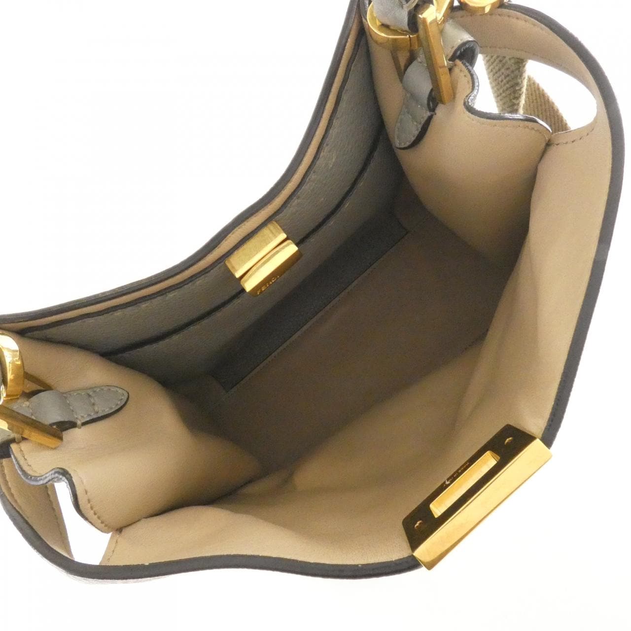 フェンディ セレリア ピーカブー エックスライト レギュラー 8BN310 SFR バッグ