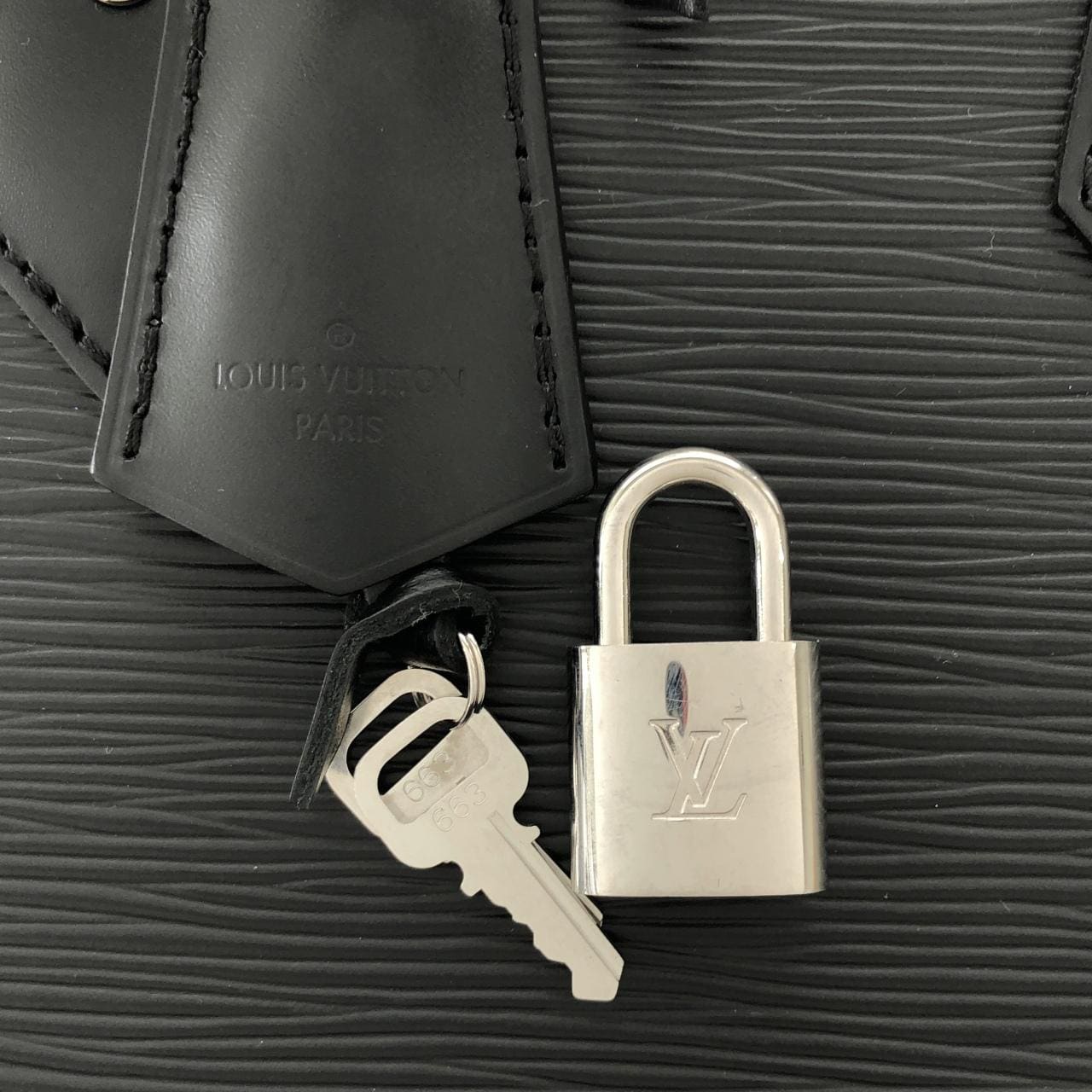 ルイヴィトン エピ アルマBB M40862 バッグ