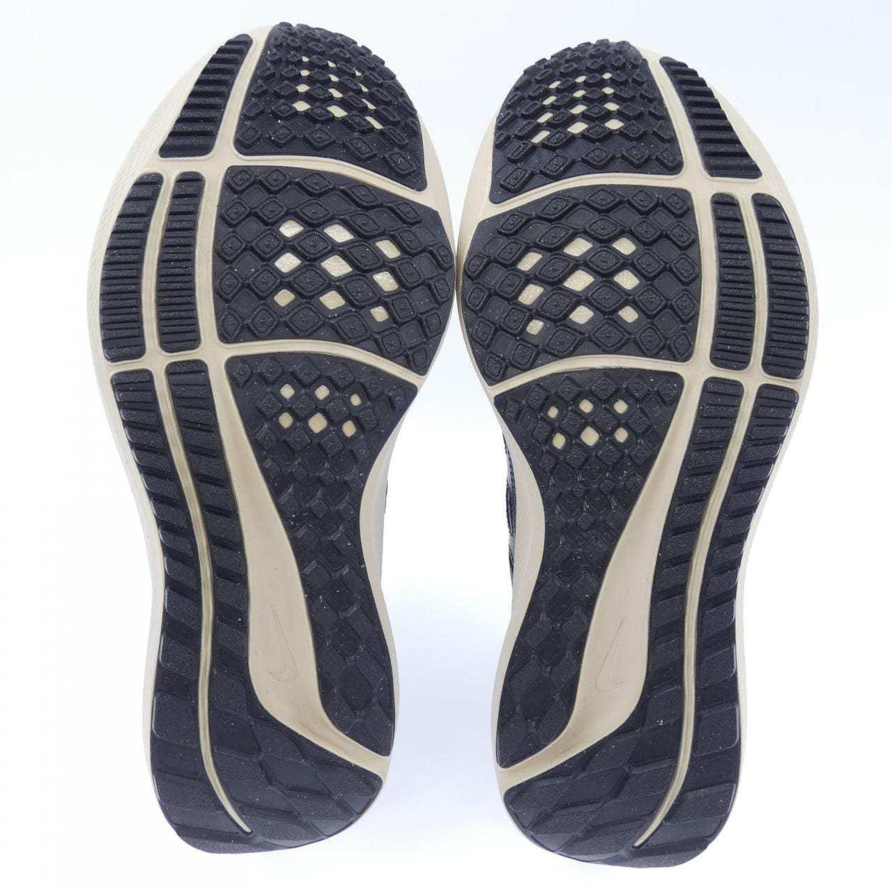 ナイキ NIKE FJ4201-001 スニーカー