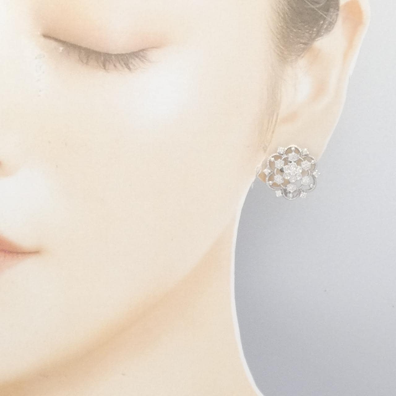 K18WG フラワー ダイヤモンド ピアス/イヤリング 0.55CT