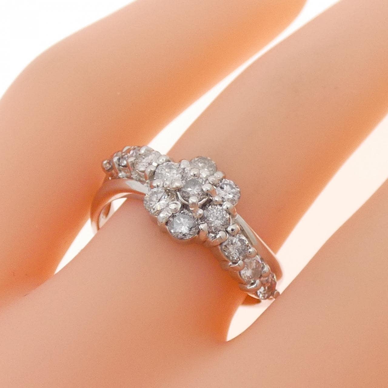 PT900 フラワー ダイヤモンド リング 1.00CT