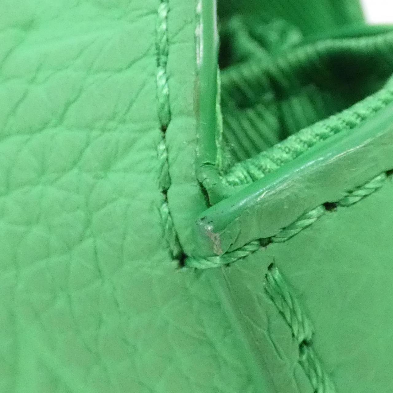 ルイヴィトン トリヨン モノグラム Sロック ヴェルティカル ウエアラブル ウォレット M81525 ショルダーバッグ