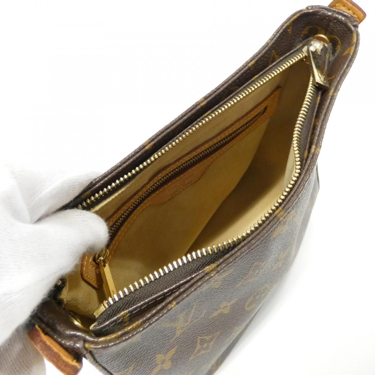 LOUIS VUITTON Monogram Loop 中号 M51146 单肩包