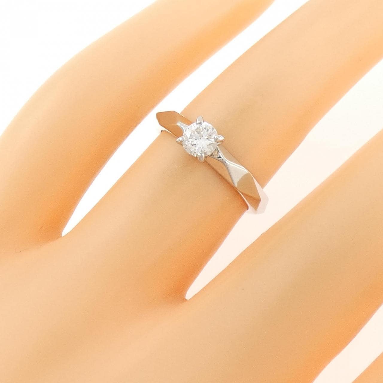 ブシュロン ファセット ソリテール リング 0.30CT F VVS2 3EXT