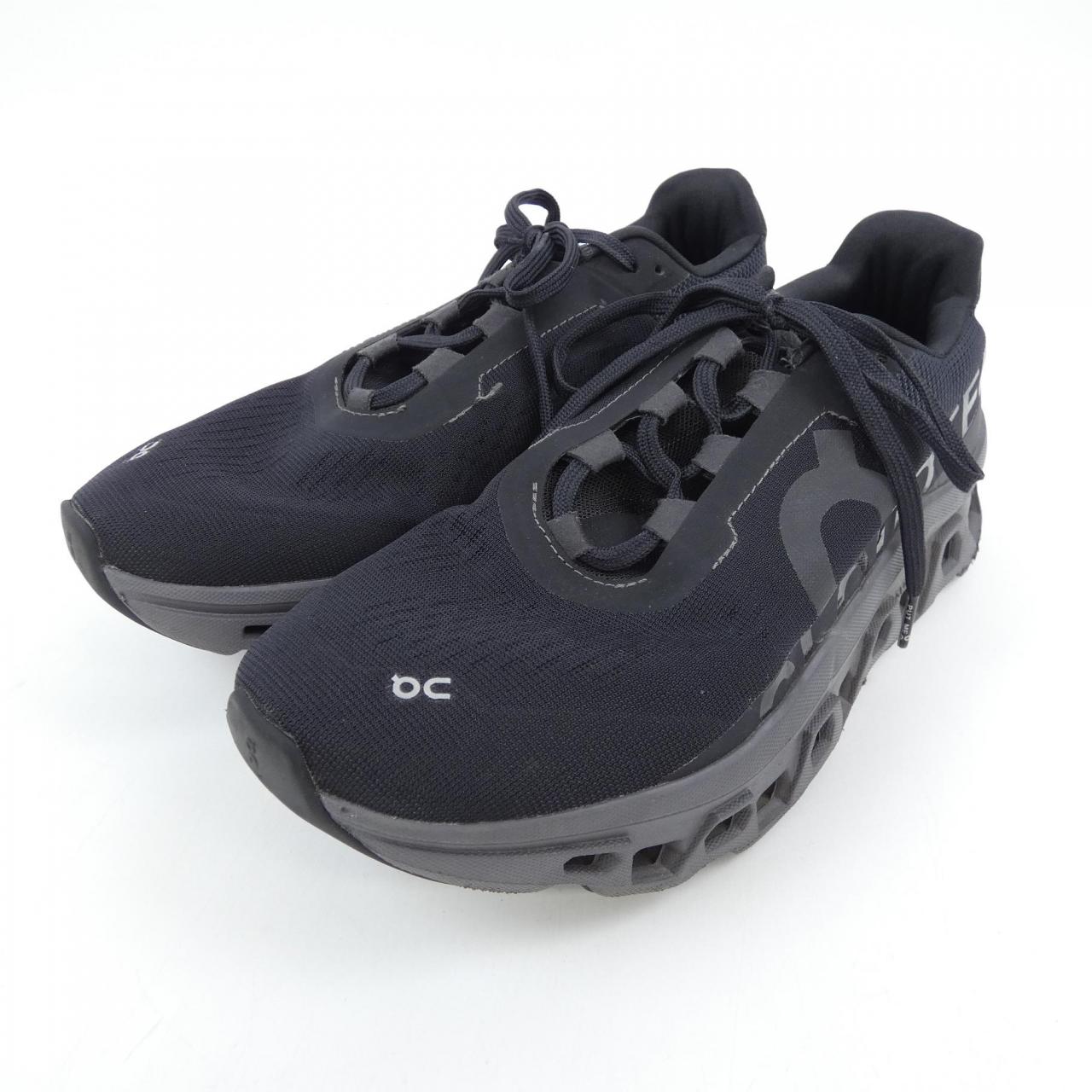 オン On Cloud　Monster スニーカー