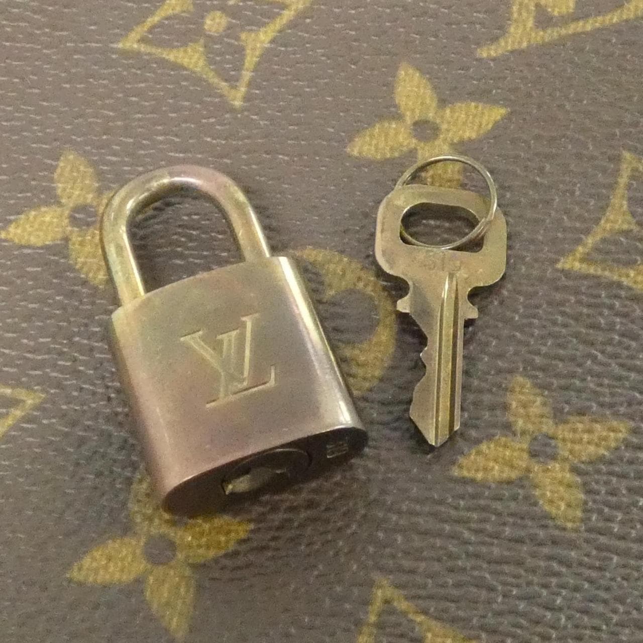 ルイヴィトン モノグラム エリプス MM M51126 バッグ