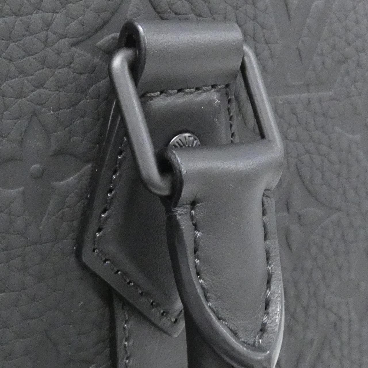 LOUIS VUITTON Taurillon Monogram Sac Plat Cross M21884 Bag