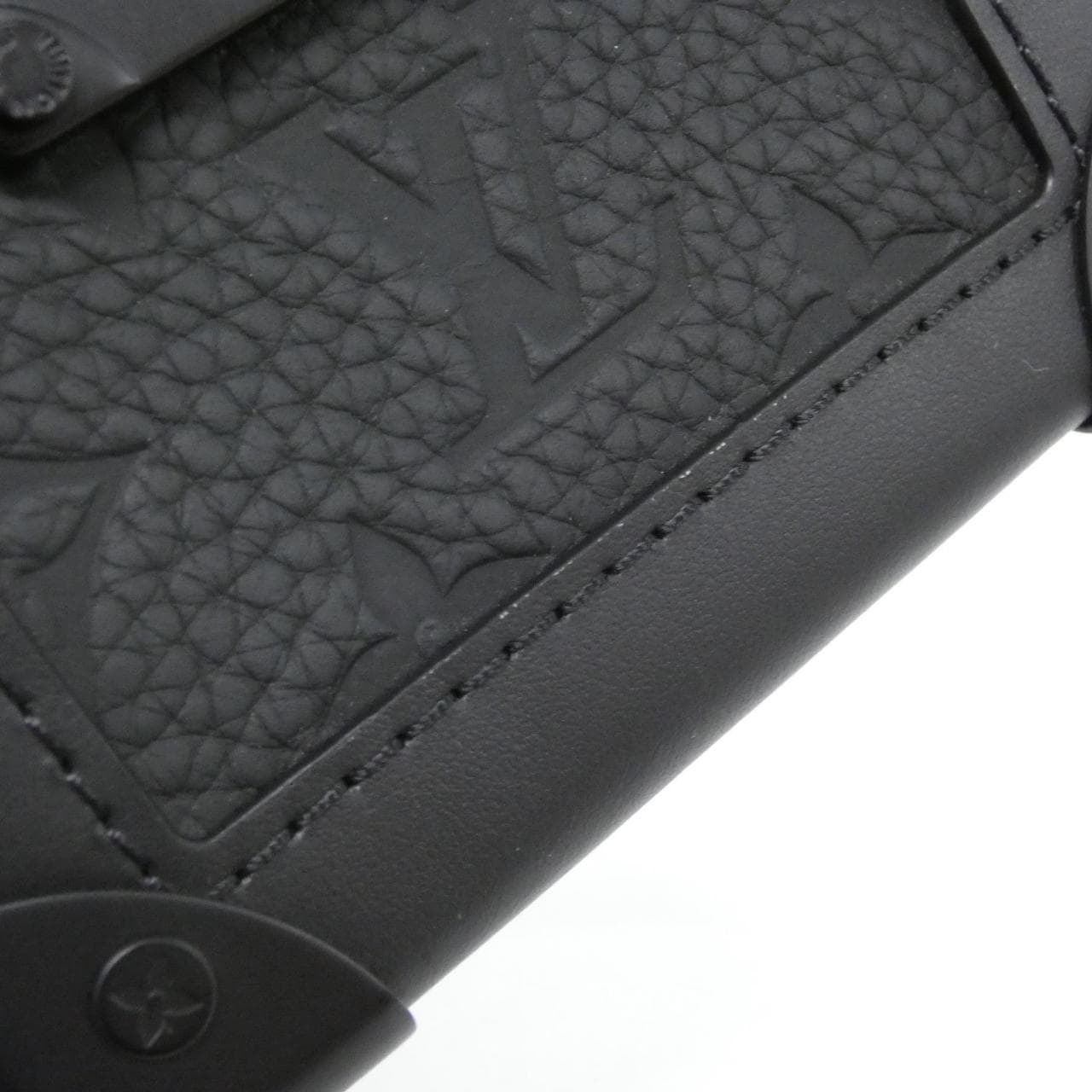 ルイヴィトン トリヨン モノグラム ヴェルティカル トランク ウエアラブル ウォレット M82070 ショルダーバッグ