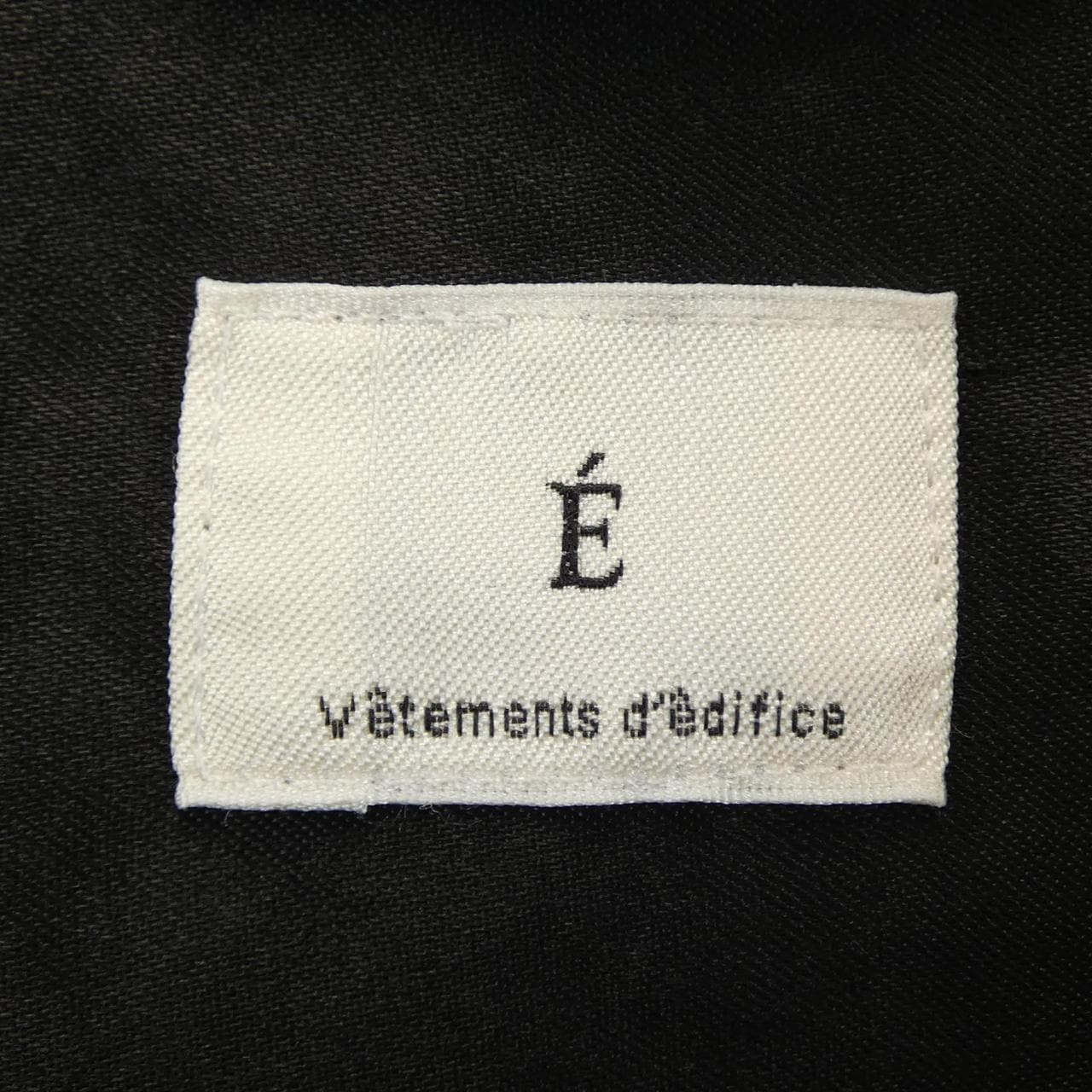 E. シャツ