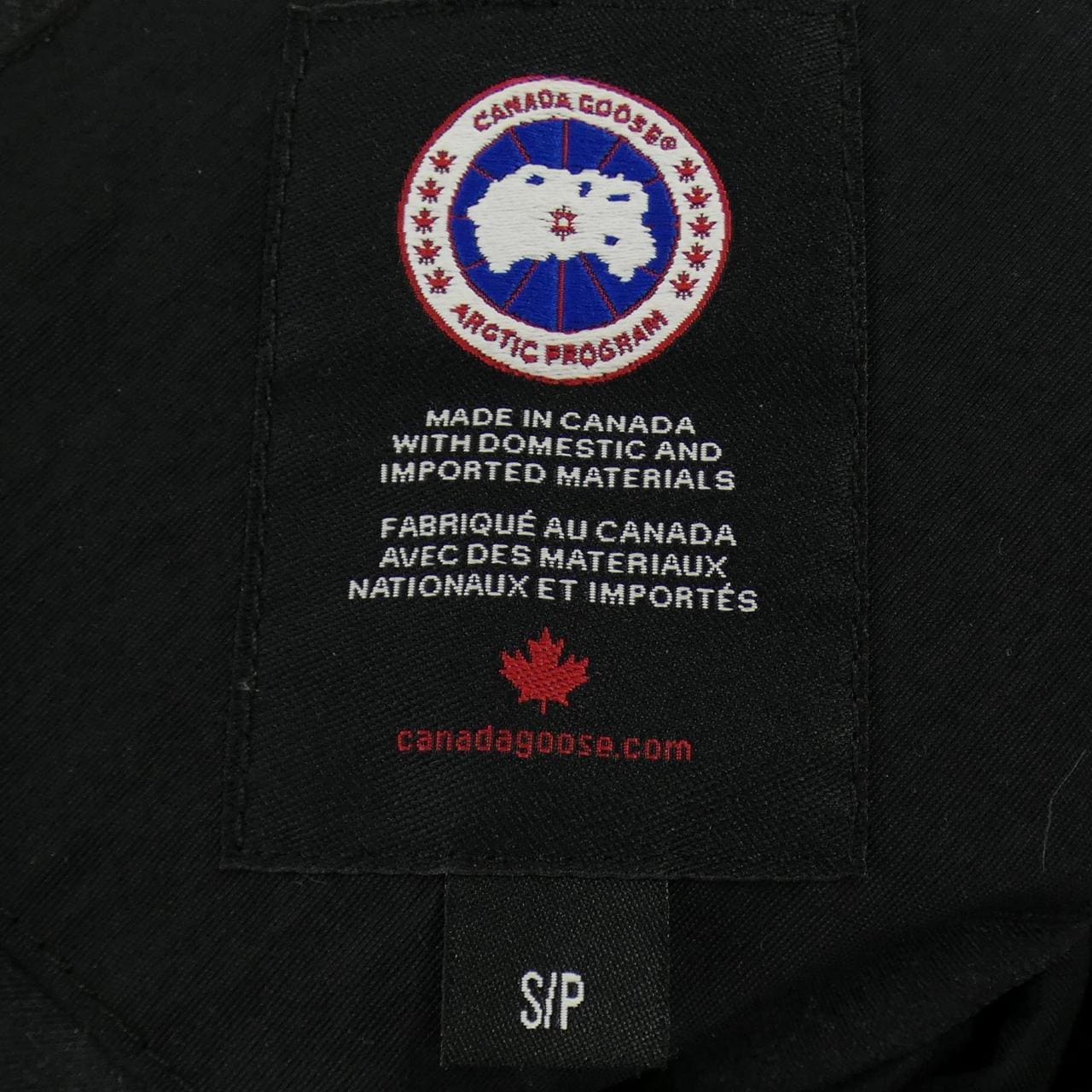 加拿大鹅CANADA GOOSE外套