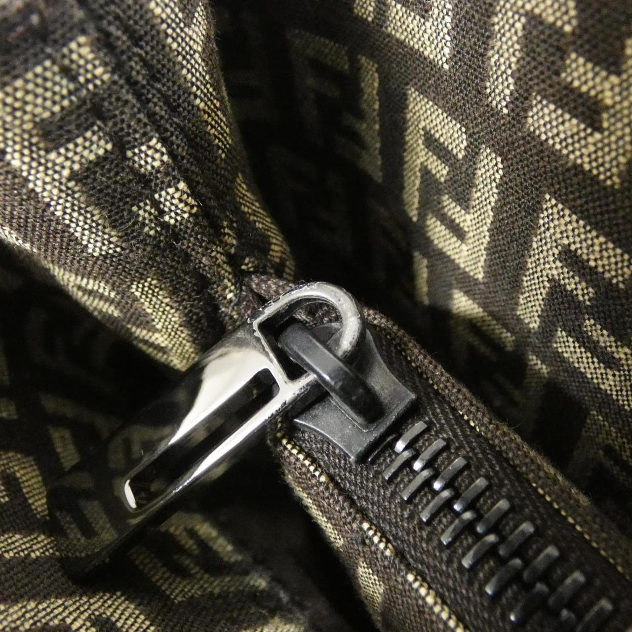 フェンディ 8BH132 JQ4 バッグ