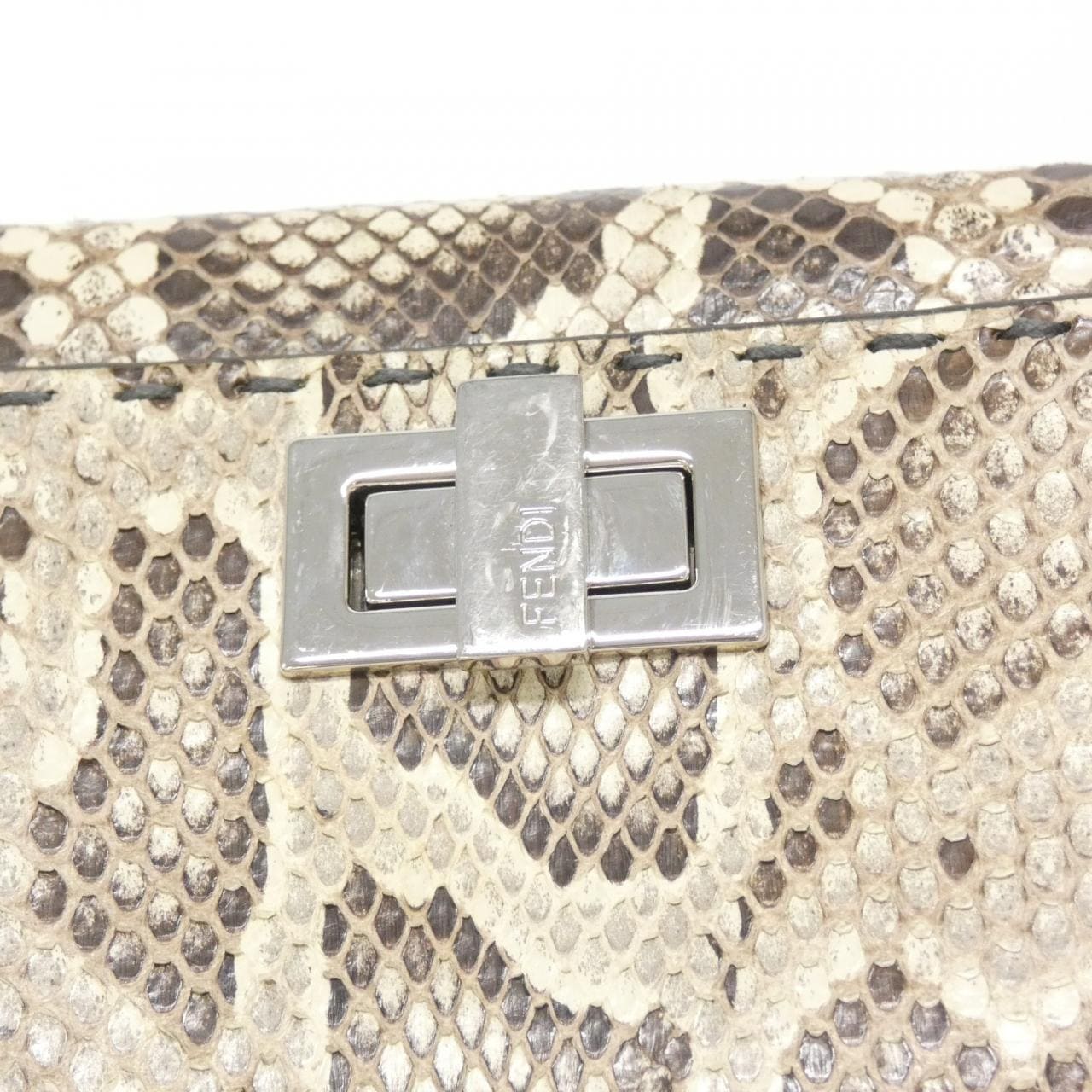 フェンディ ピーカブー 8M0359 6DJ 財布