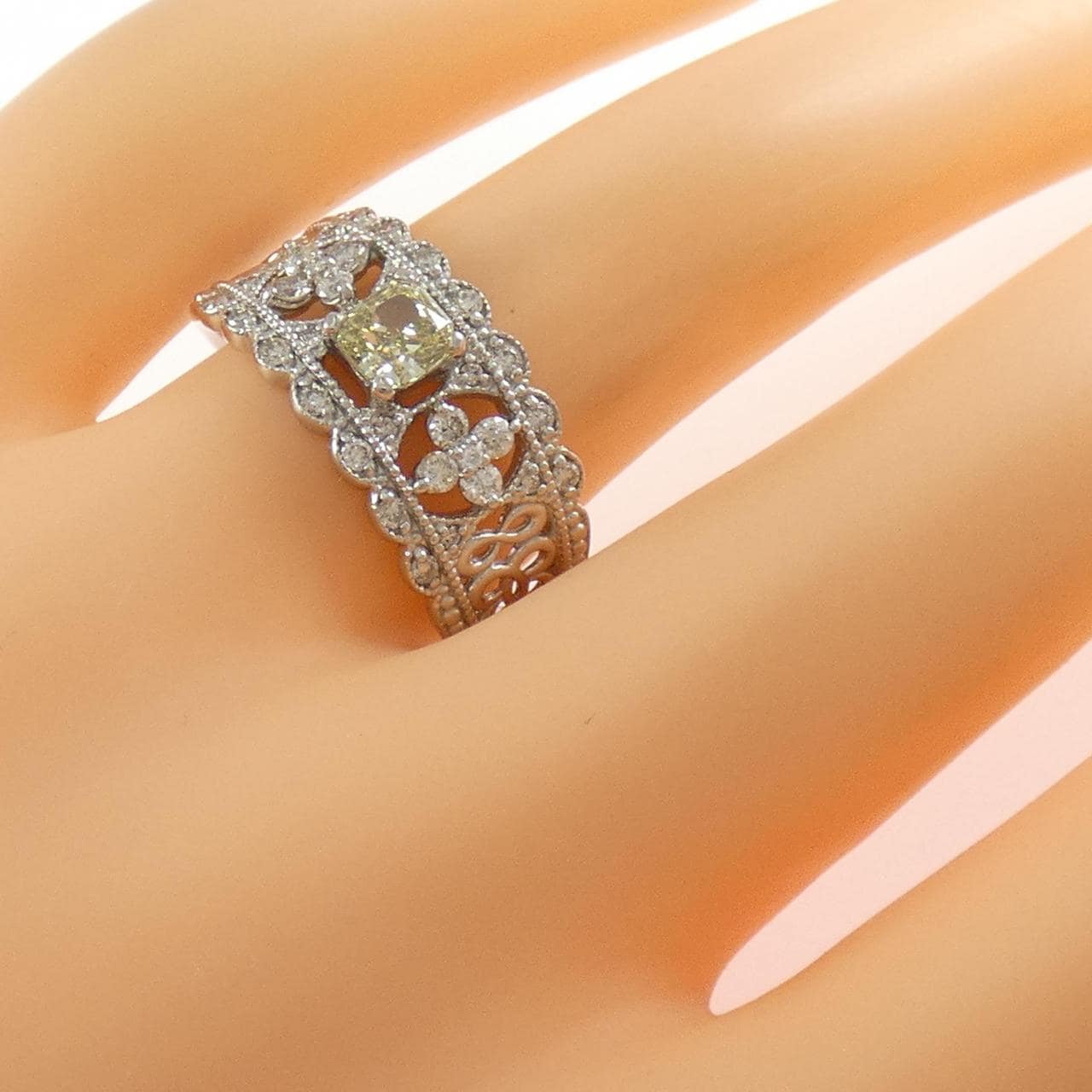 PT950 ダイヤモンド リング 0.408CT FLBY SI1 ファンシーカット