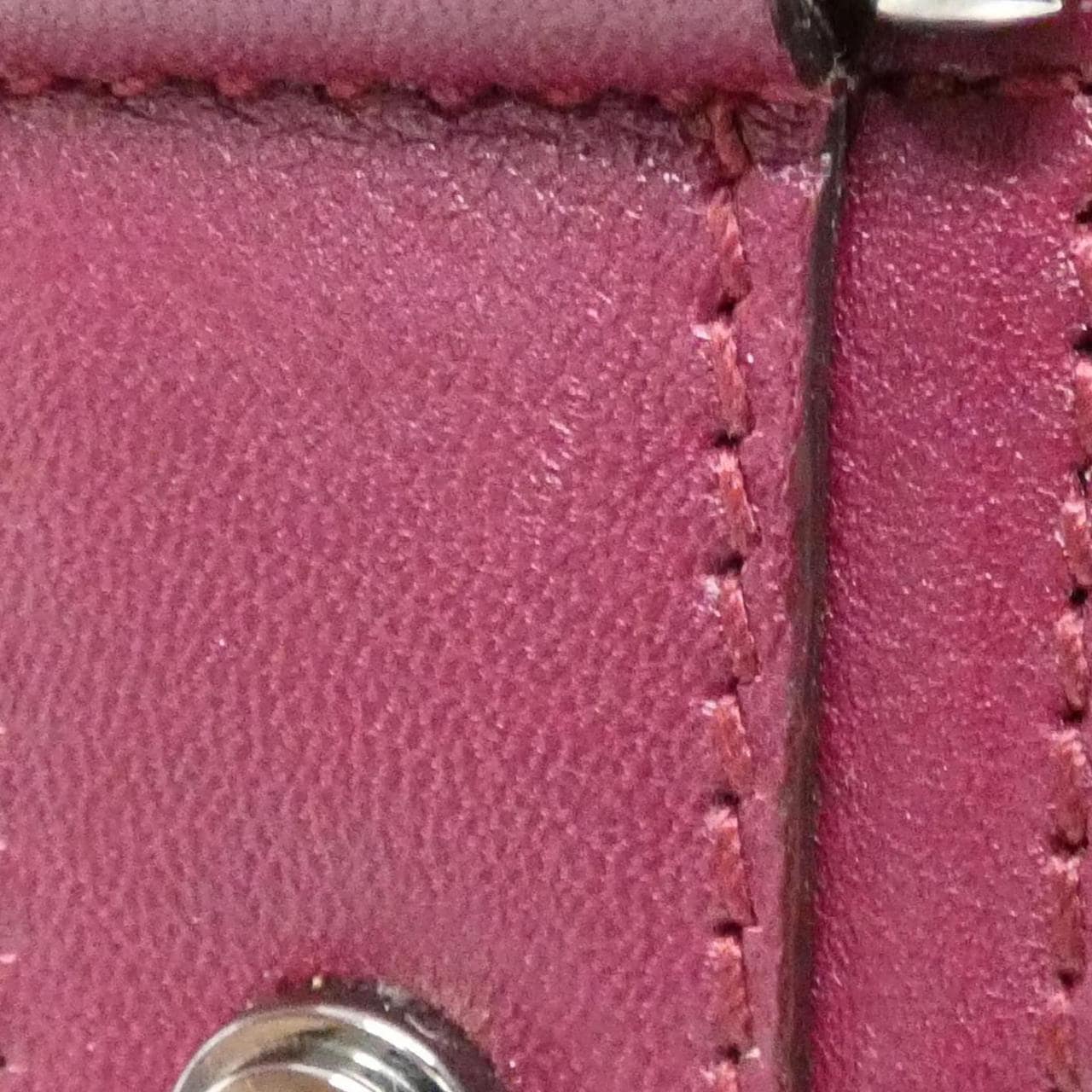 Gucci 268642肩背包