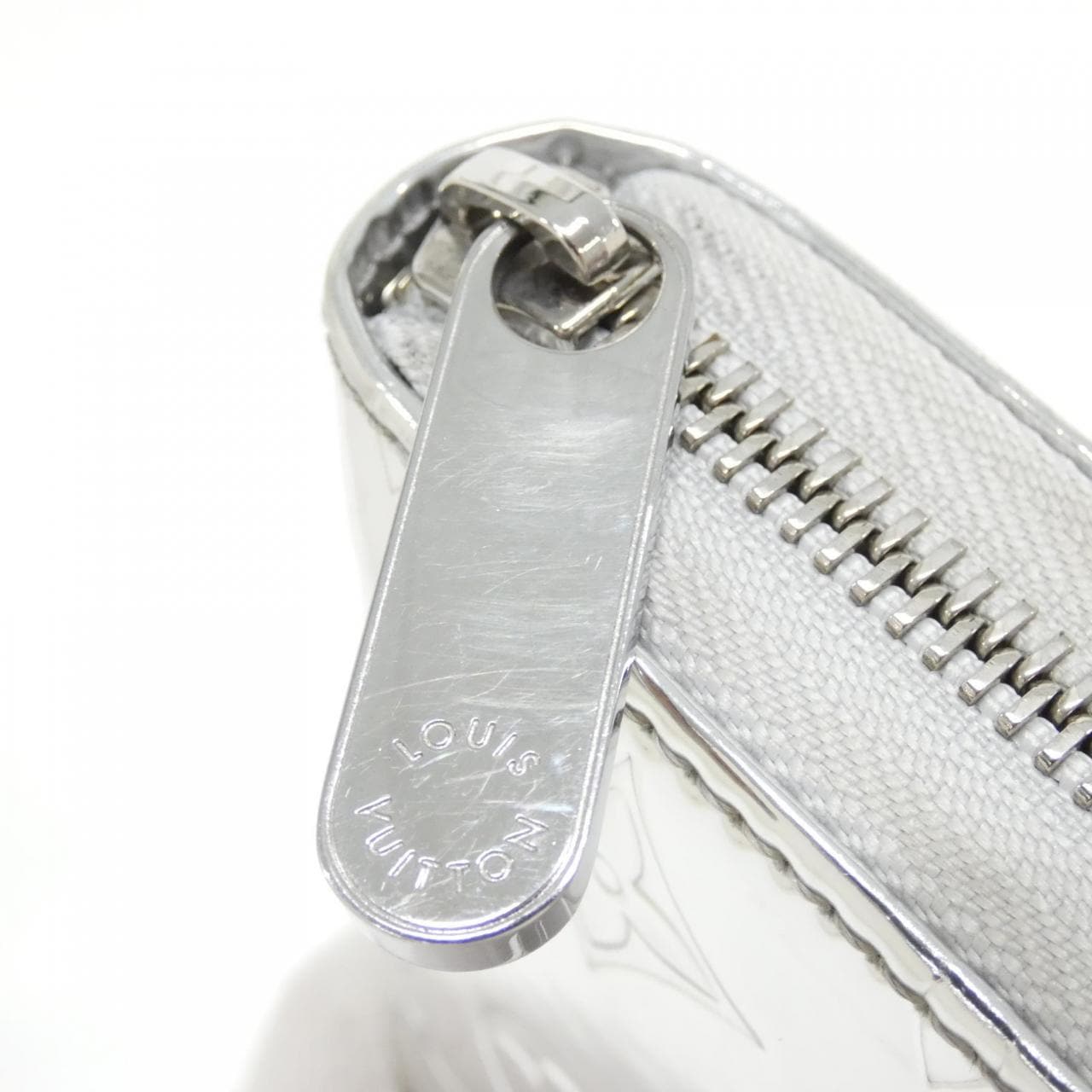 ルイヴィトン モノグラム ミロワール(LVスノー) ジッピー ウォレット M83543 財布